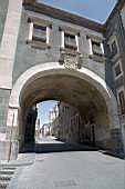 Catania, via Crociferi, arco di San Benedetto 
